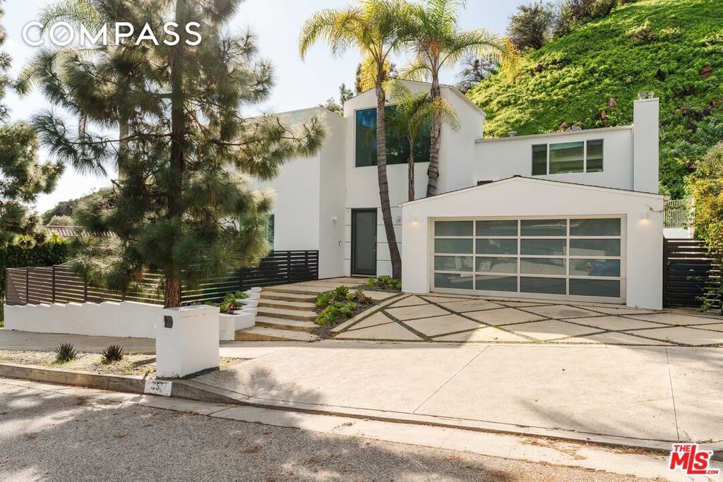 Property photo 1 of 32