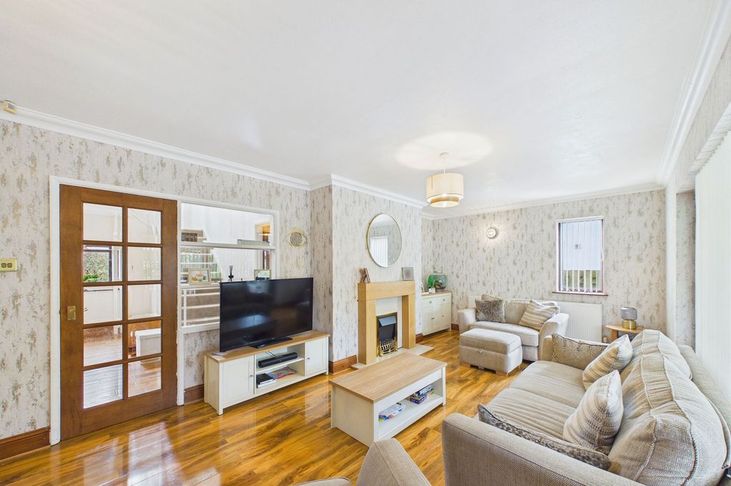 Property photo 2 of 27