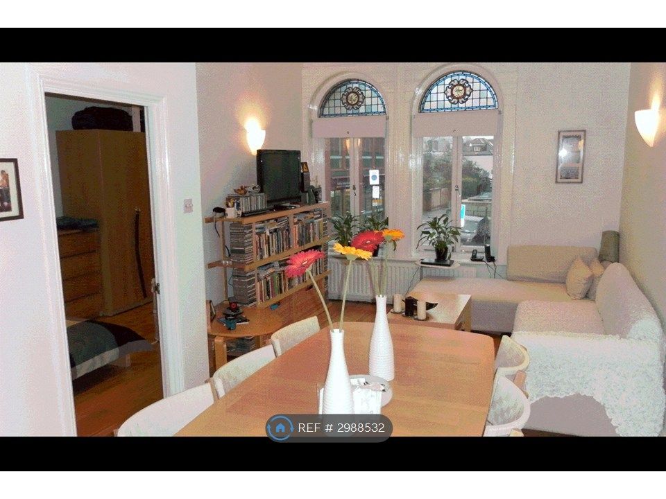Property photo 1 of 10 Living Room