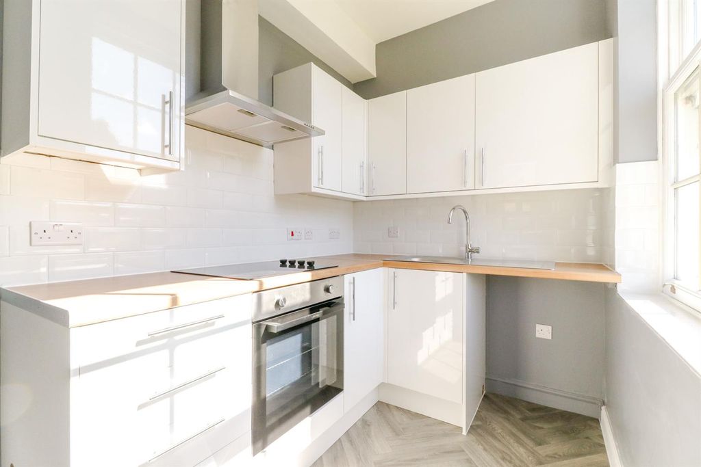 Property photo 2 of 18 Flat 1 James Lee Square-21.Jpg