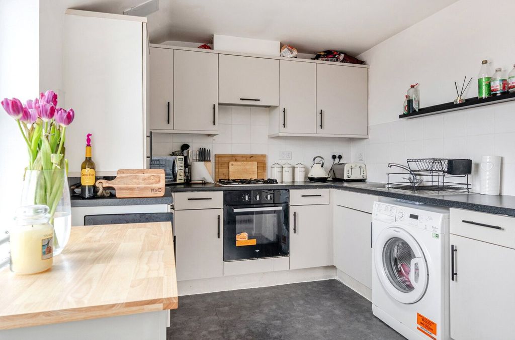 Property photo 2 of 14 1430872-2-69c120A...
