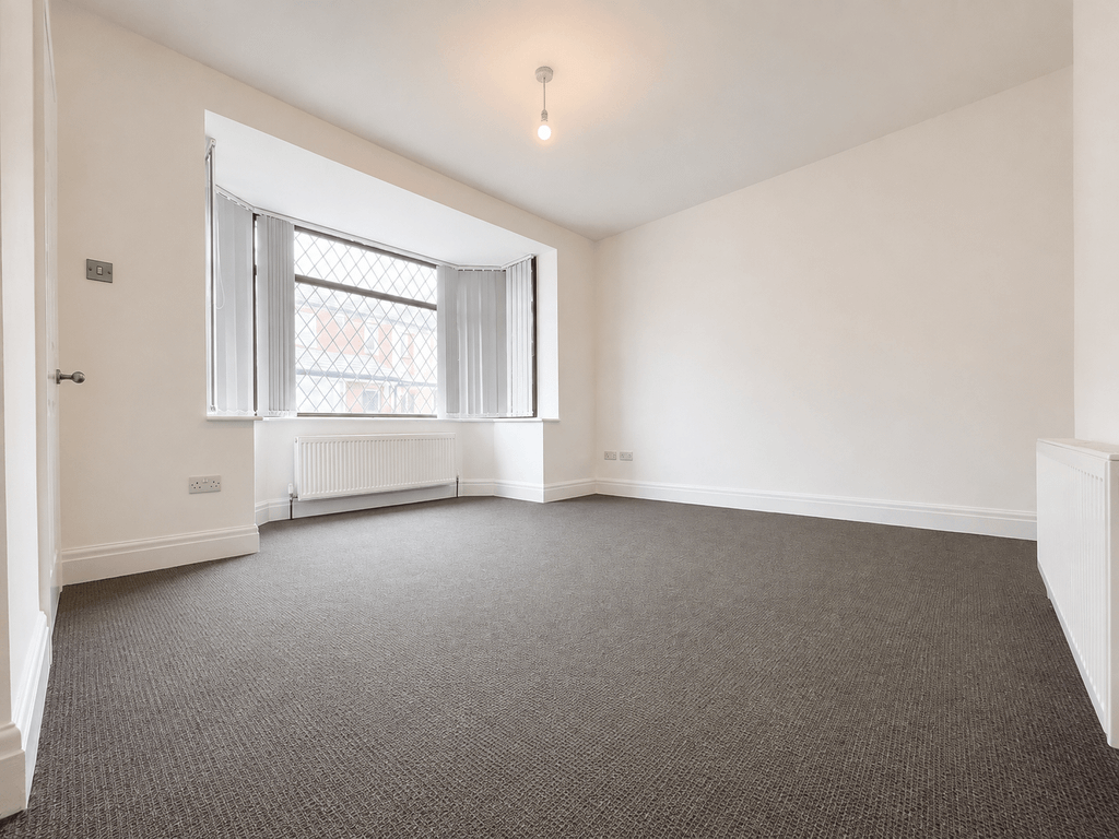 Property photo 2 of 6 Regents Close (1)