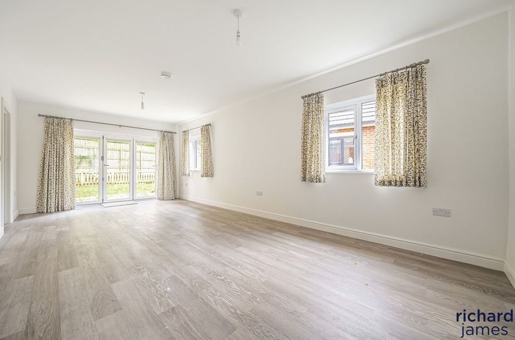 Property photo 3 of 19 859Ff274-9518-464...