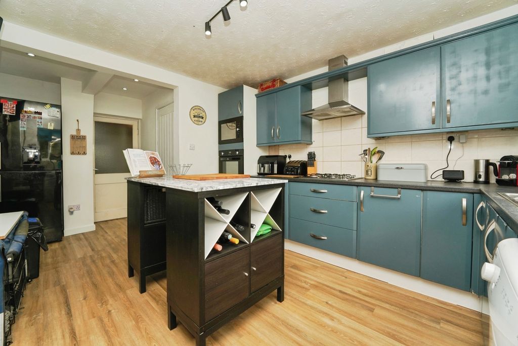 Property photo 3 of 15 Photo