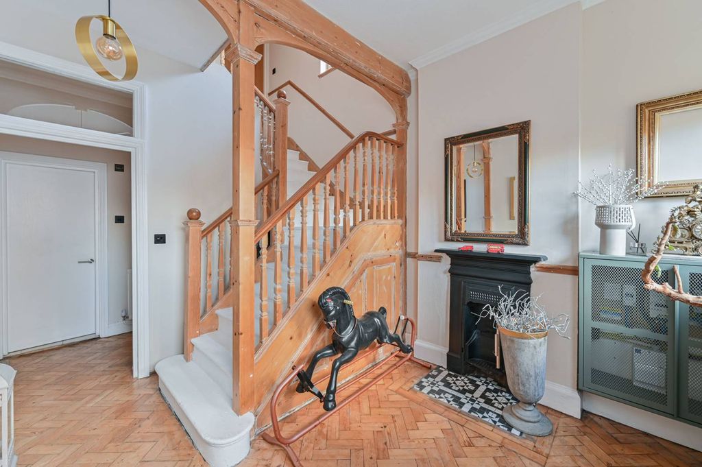 Property photo 1 of 27