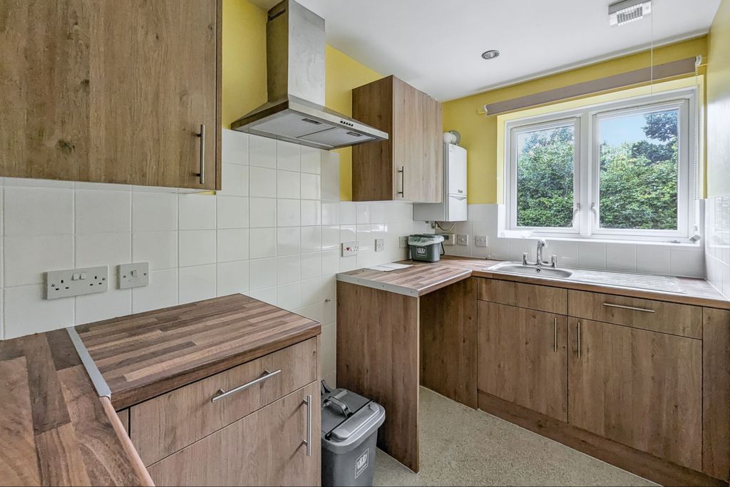 Property photo 3 of 14 8 Pool Court, Catford, London,  Se6 3Jq