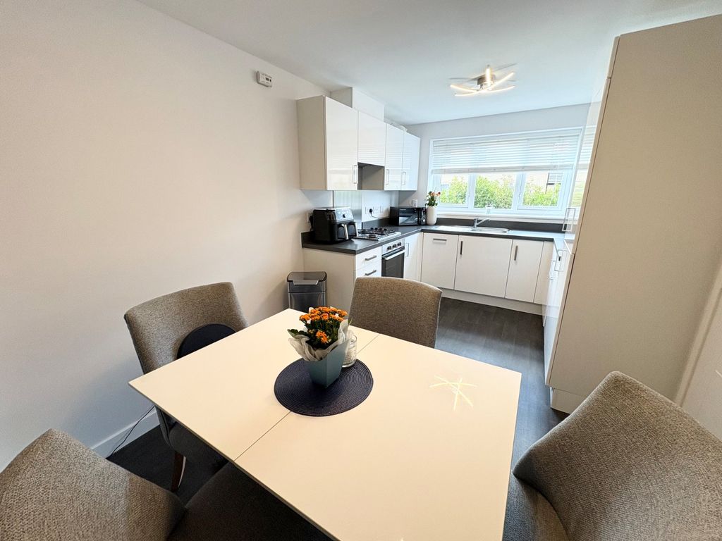Property photo 2 of 16 Dining Kitchen