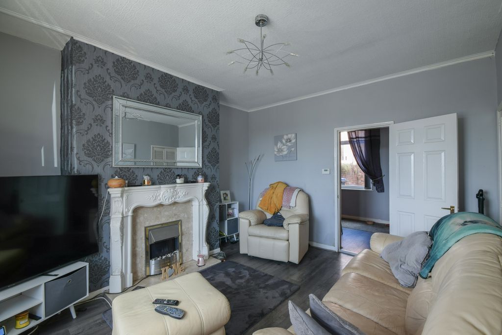 Property photo 3 of 18