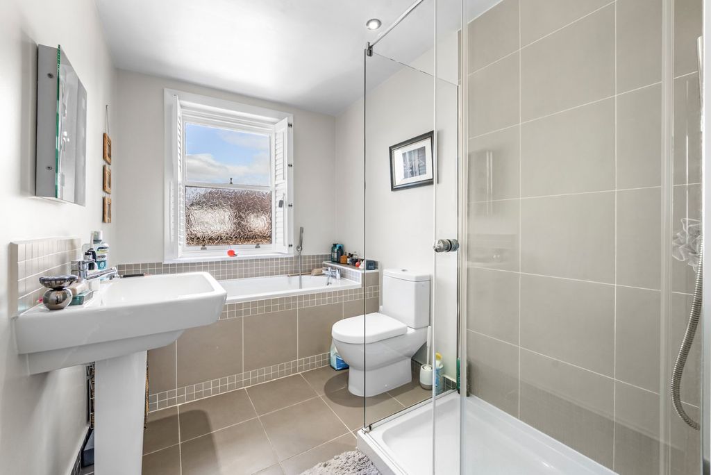 Additional image 7 of 3 bed flat for saleLeeds Road, Harrogate, North Yorkshire HG2