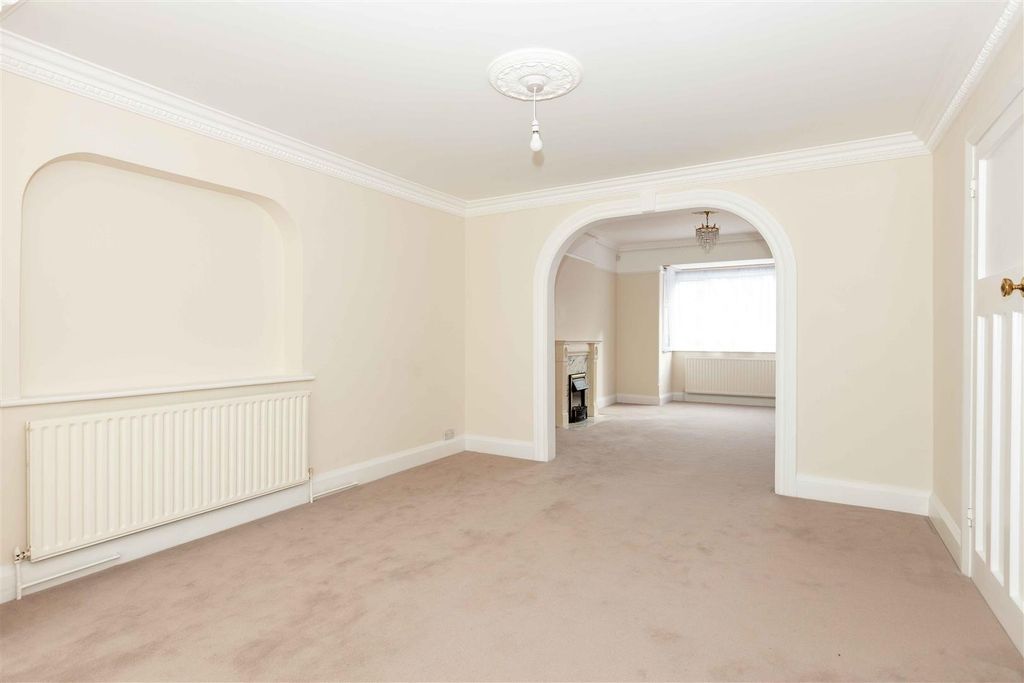 Property photo 3 of 23 Hythe-14.Jpg