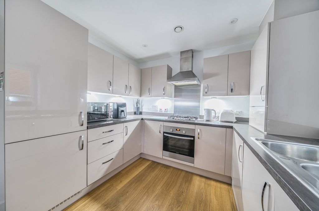 Property photo 2 of 16 1396004-2-695Fdc4...