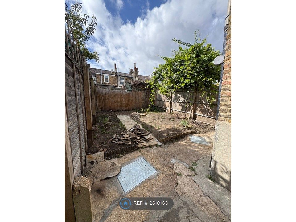 Property photo 1 of 7 Private Garden