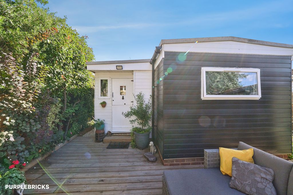 Property photo 2 of 30