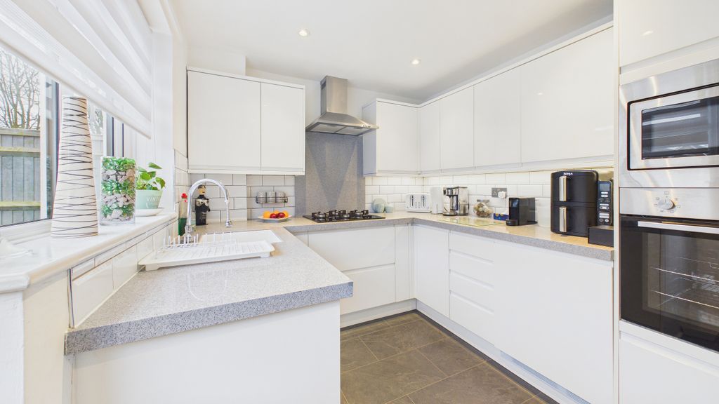 Property photo 3 of 13 Cam04968G0-Pr0099-Still010