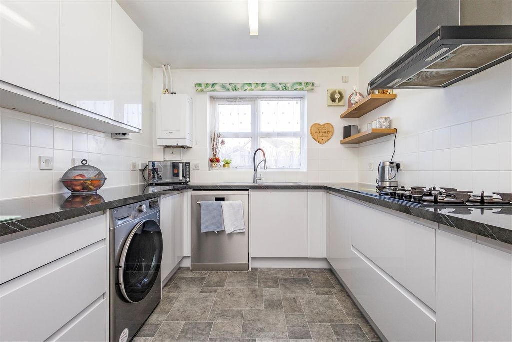 Property photo 3 of 22 Kitchen