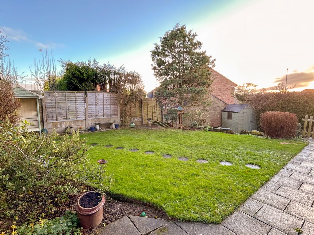 Property photo 2 of 19 Garden 2