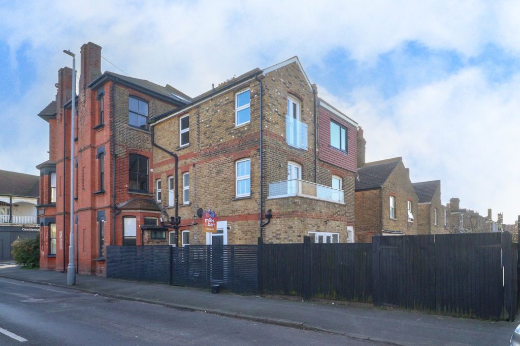 Property photo 2 of 13 Picture 2