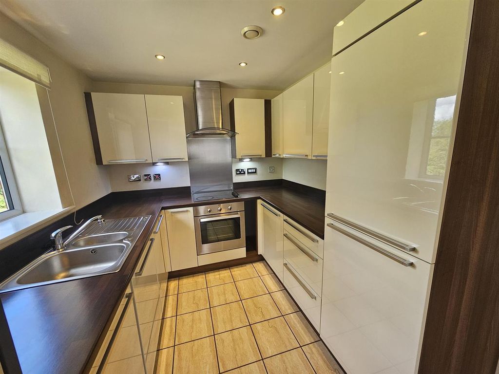 Property photo 2 of 11 Kitchen