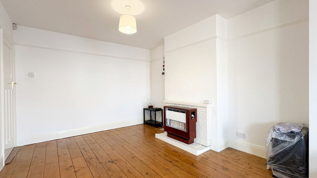 Property photo 3 of 25