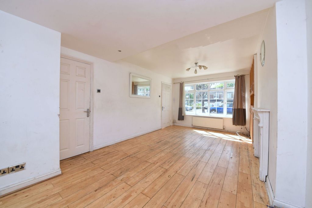 Property photo 3 of 12