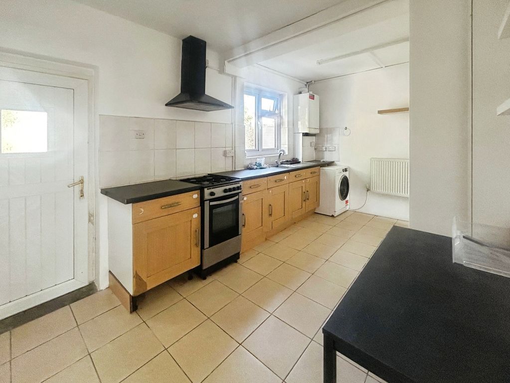Property photo 2 of 14 Kitchen