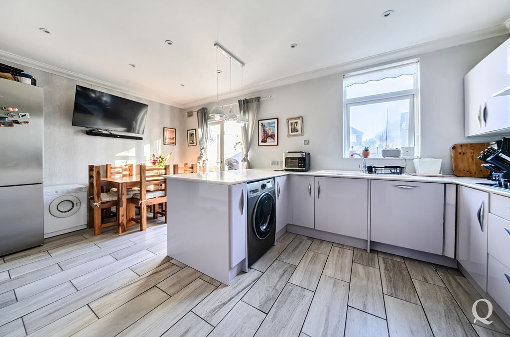 Property photo 2 of 24 1E61A0B0-1A20-469...