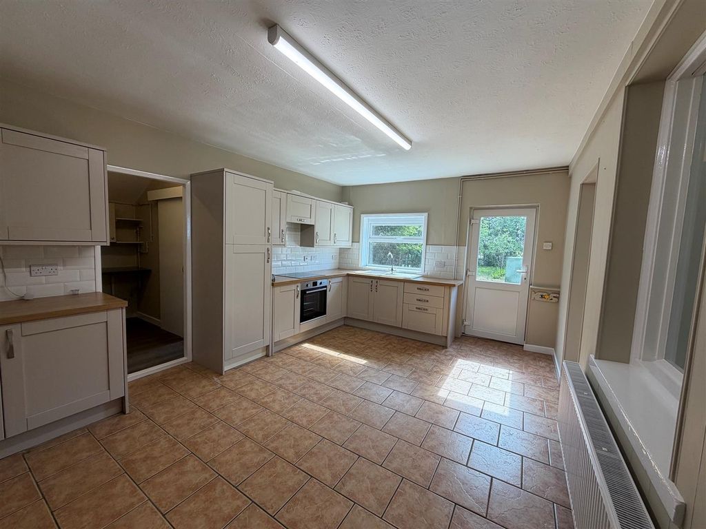 Property photo 2 of 23 Kitchen 2.Jpg