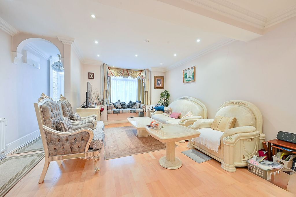 Property photo 2 of 11