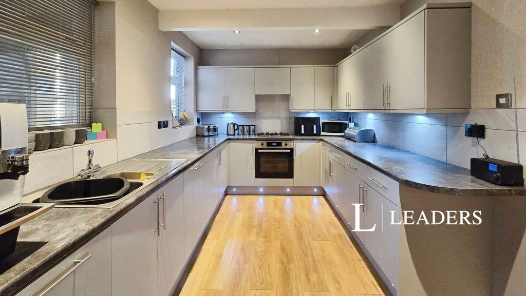Property photo 2 of 29 Pbox-Img.Jpg