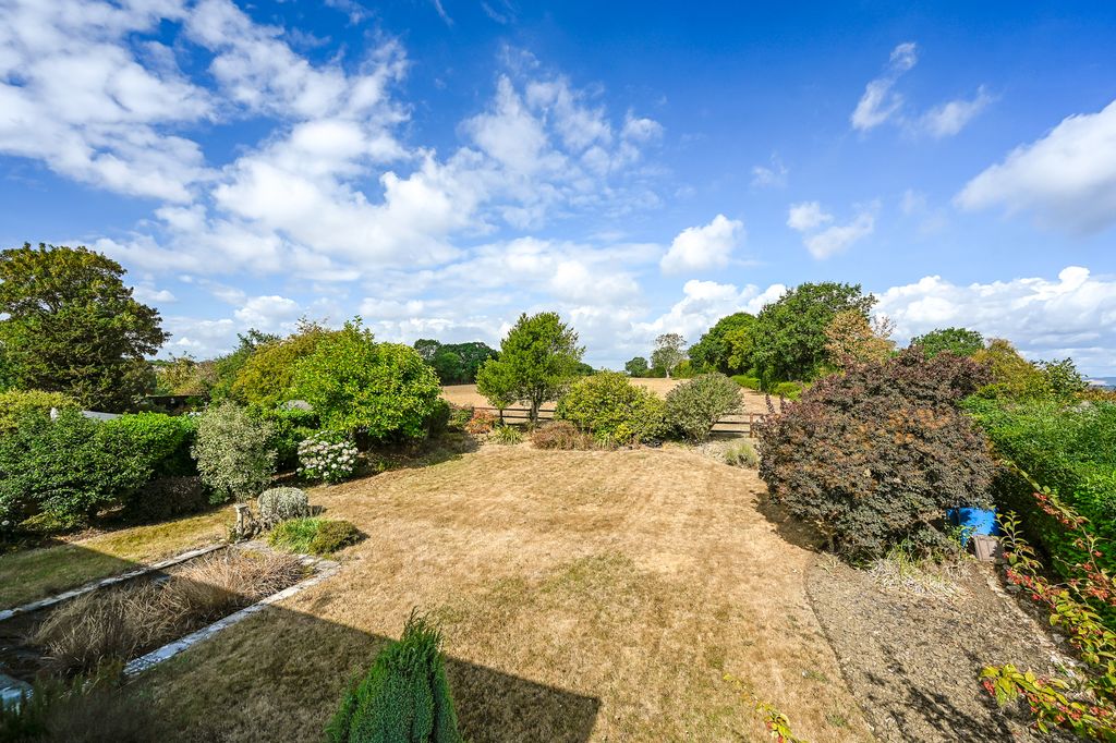 Property photo 2 of 21