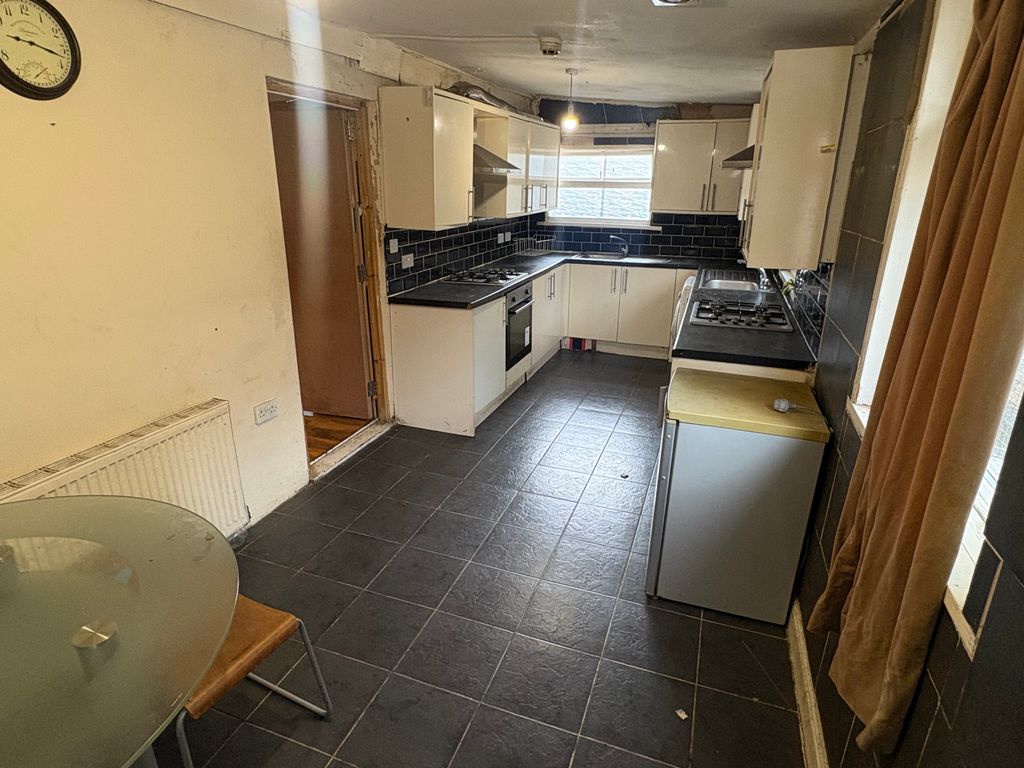 Property photo 2 of 16 Kitchen
