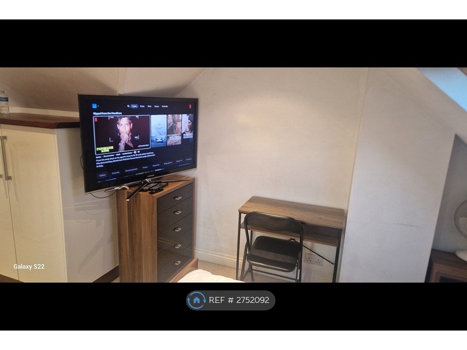 Property photo 3 of 10 Tv Entertainment With Movies, Sport And Netflix