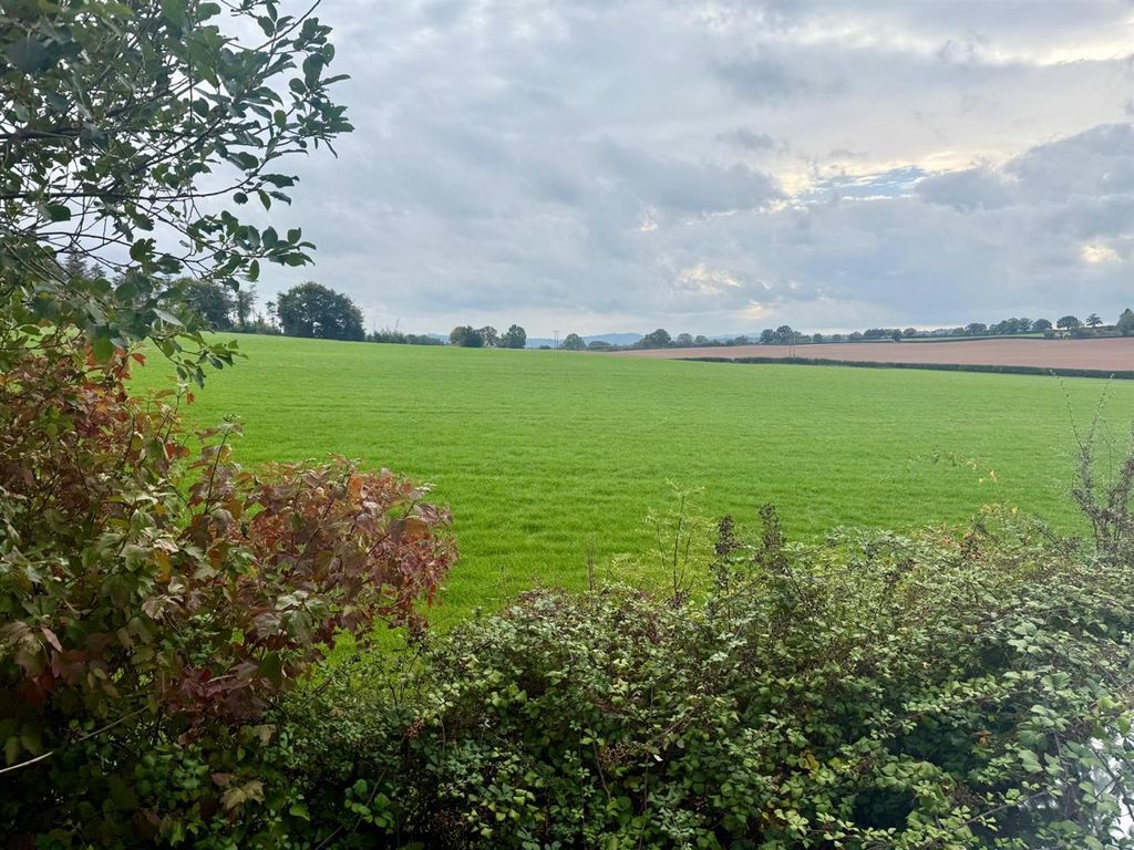 Property photo 2 of 14 Whatsapp Image 2025-10-06 At 16.48.12_0677d83B.Jpg