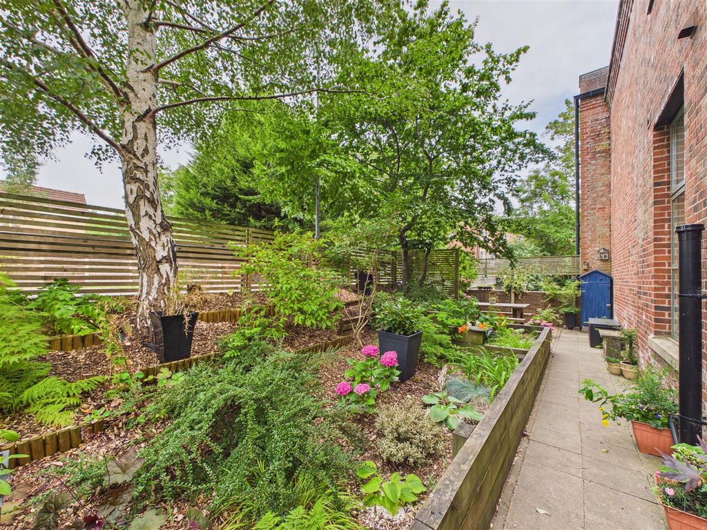 Property photo 2 of 17 Cam03252G0-Pr0132-Still016.Jpg