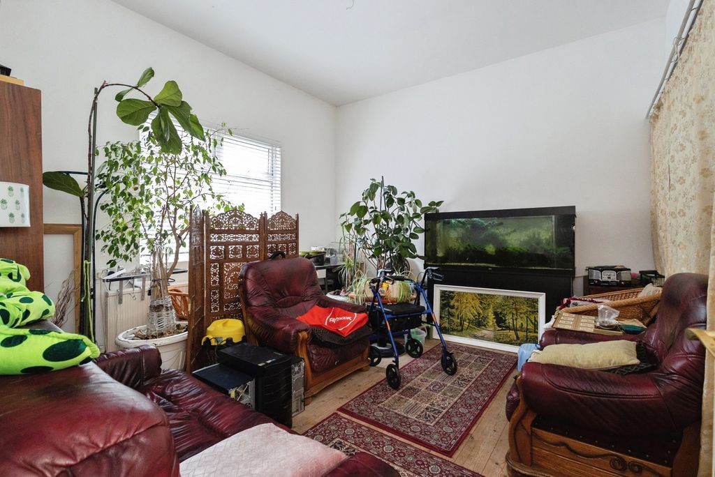 Property photo 2 of 17 Pbox-Img.Jpg