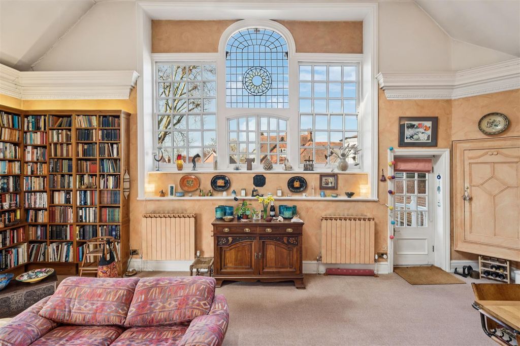 Property photo 3 of 13 For Sale - Kara Lodge, W4