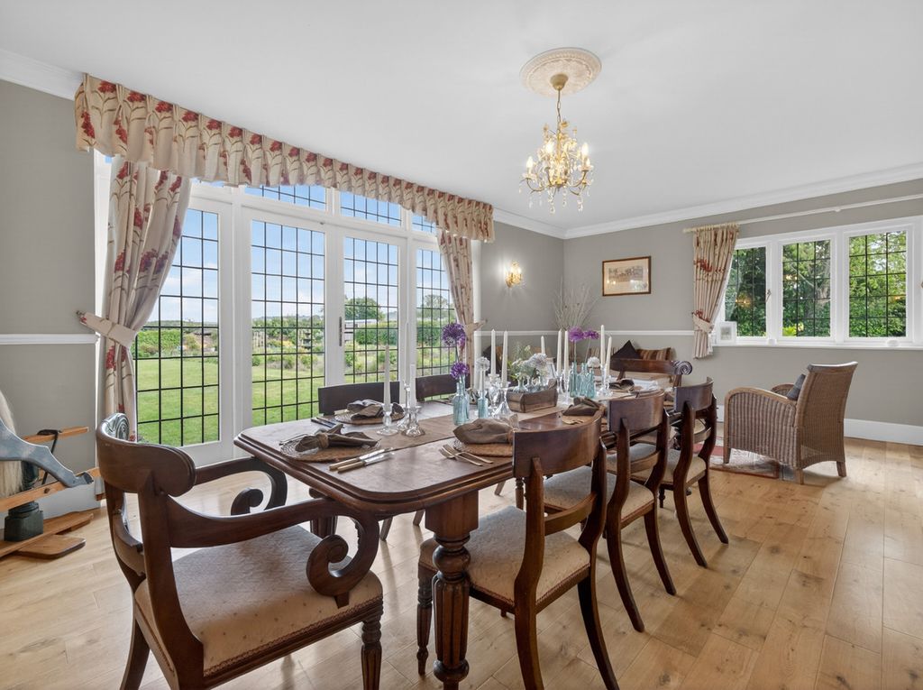 Property photo 3 of 49