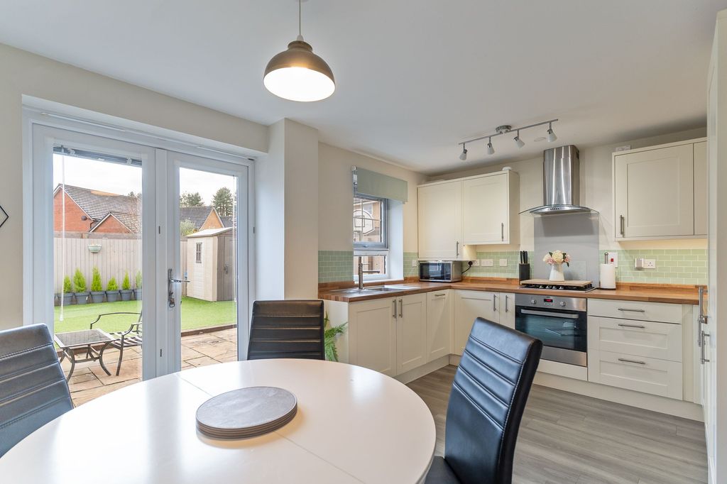 Property photo 3 of 24