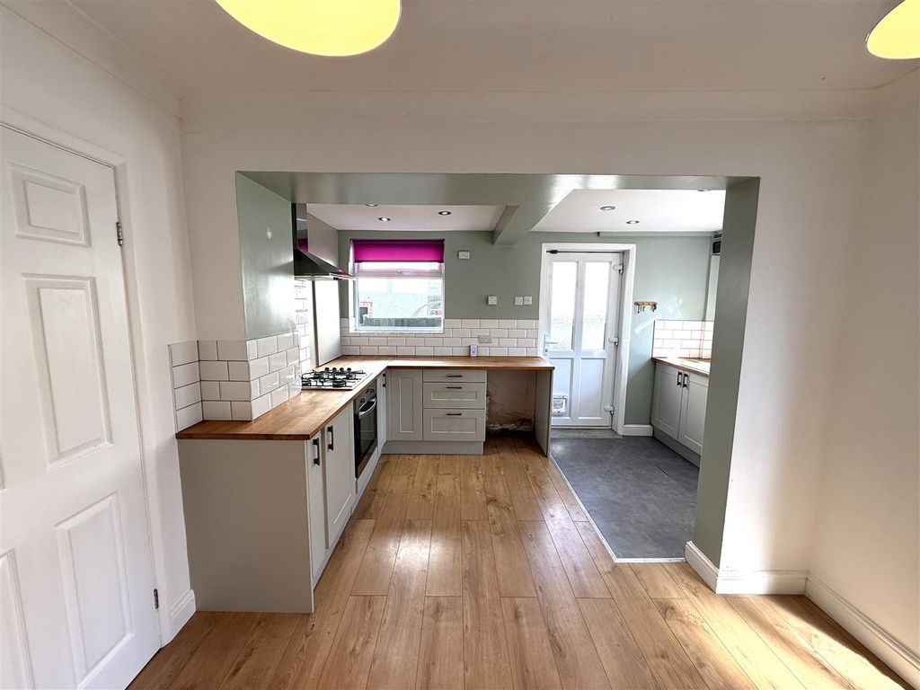 Property photo 3 of 14 Pond Road 12.Jpg