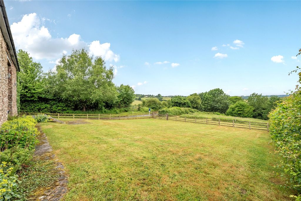 Property photo 2 of 30 Picture No. 33