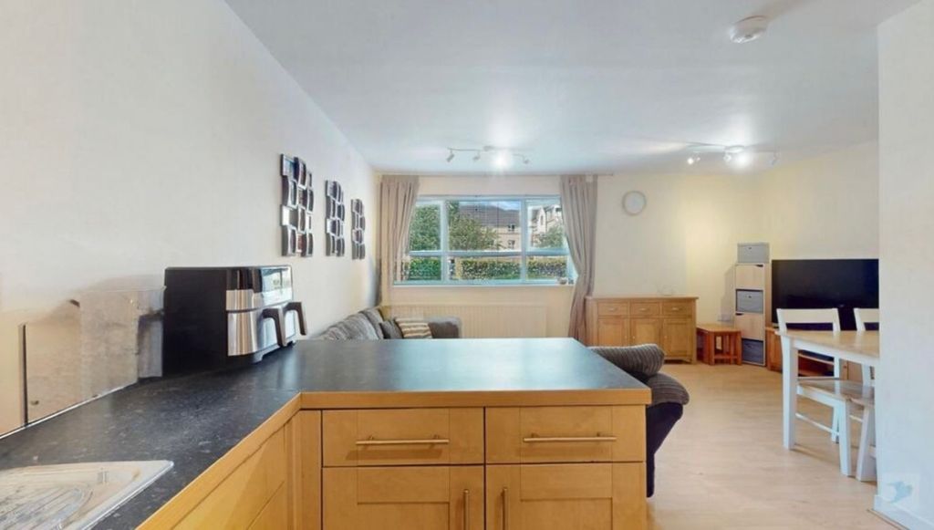 Property photo 3 of 7 Kitchen Alt