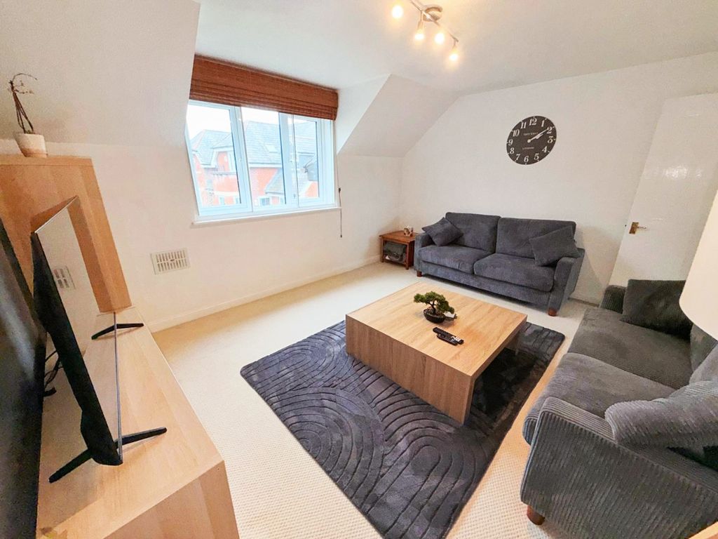 Property photo 3 of 12 5043804