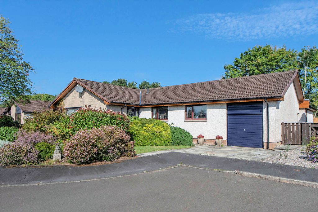 Property photo 1 of 27