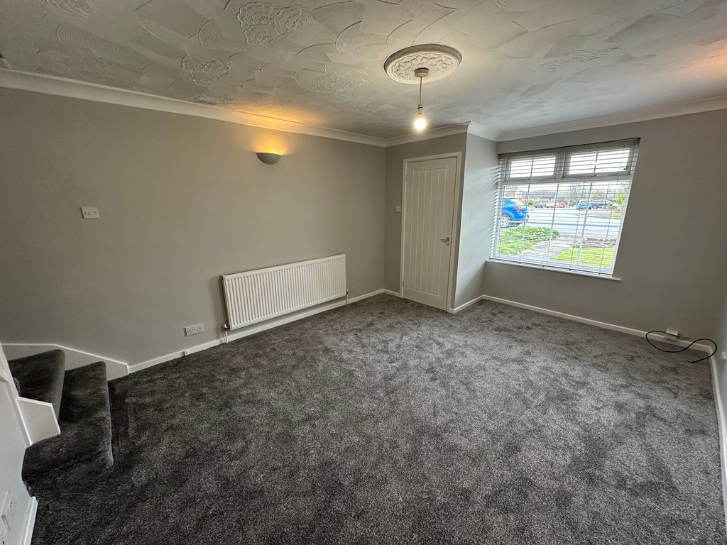 Property photo 3 of 10 Lounge