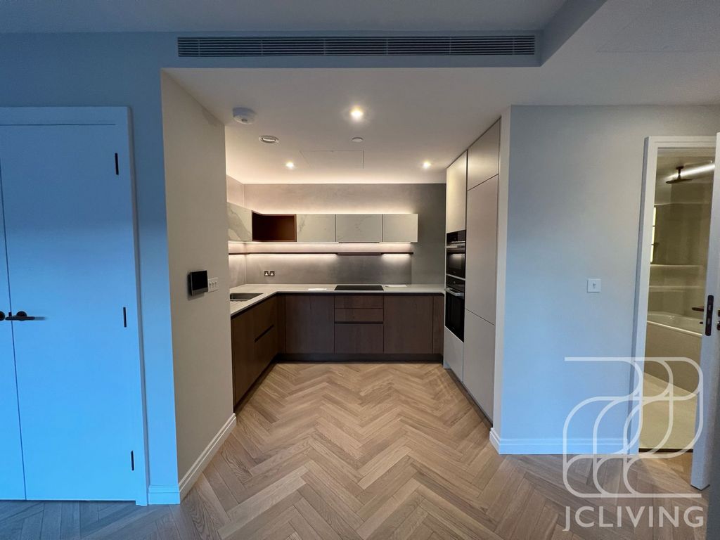 Property photo 1 of 6 Saxon House 1 Parkland Walk London Sw6