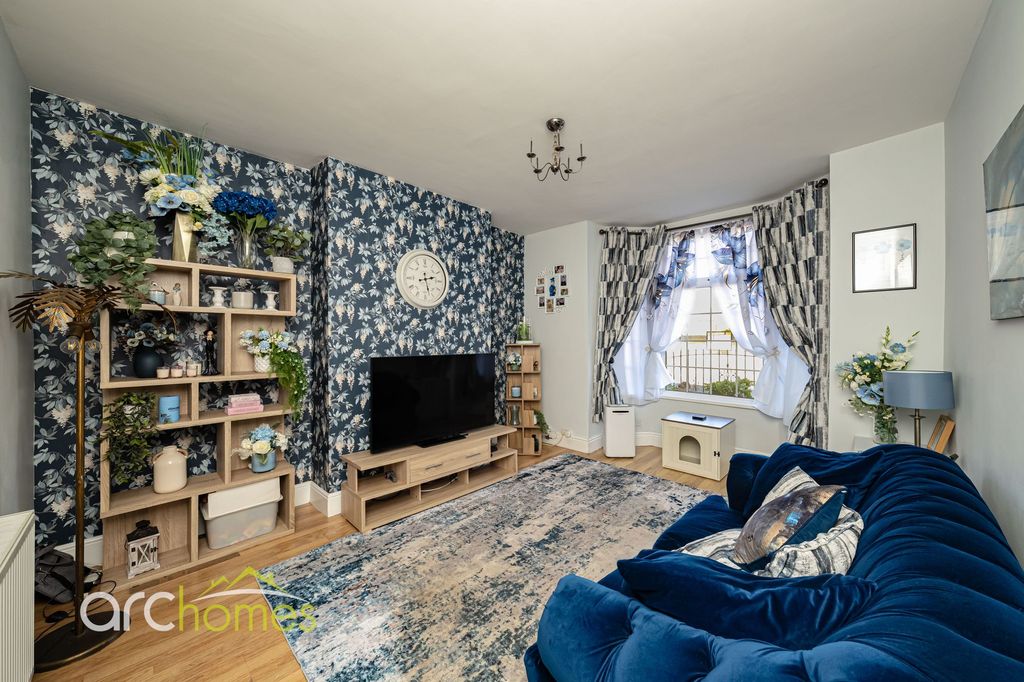 Property photo 2 of 34