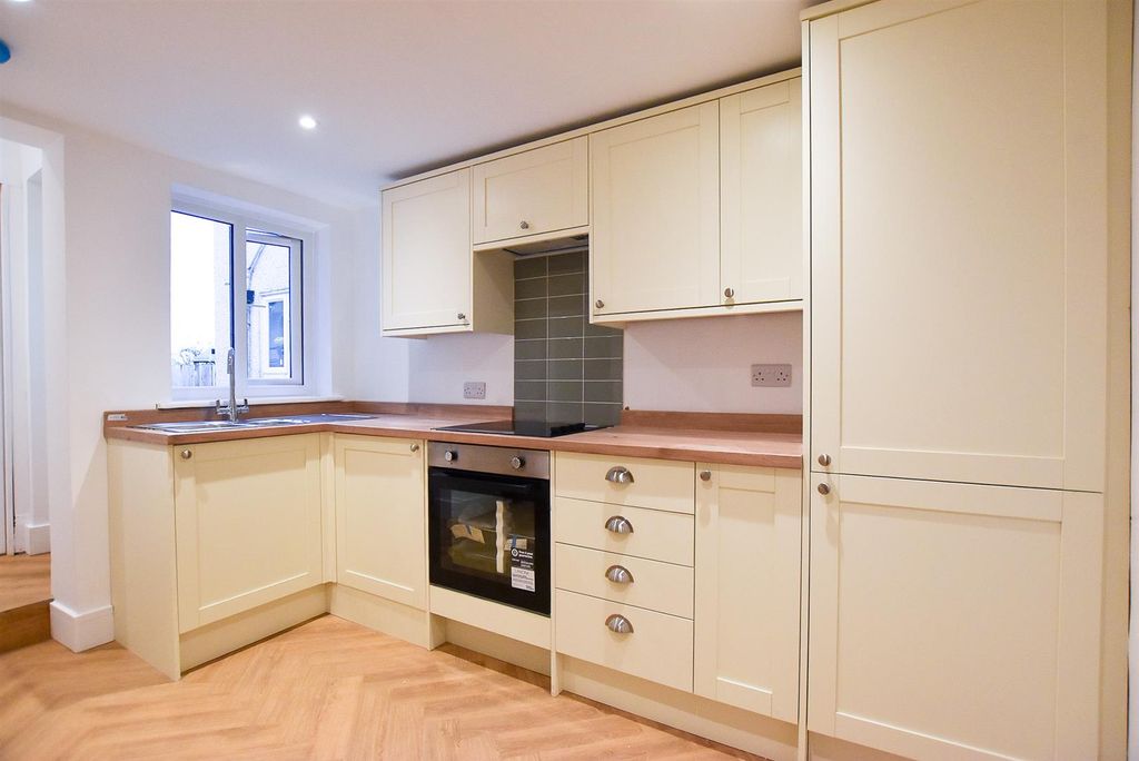 Property photo 2 of 10 Kitchen.Jpg