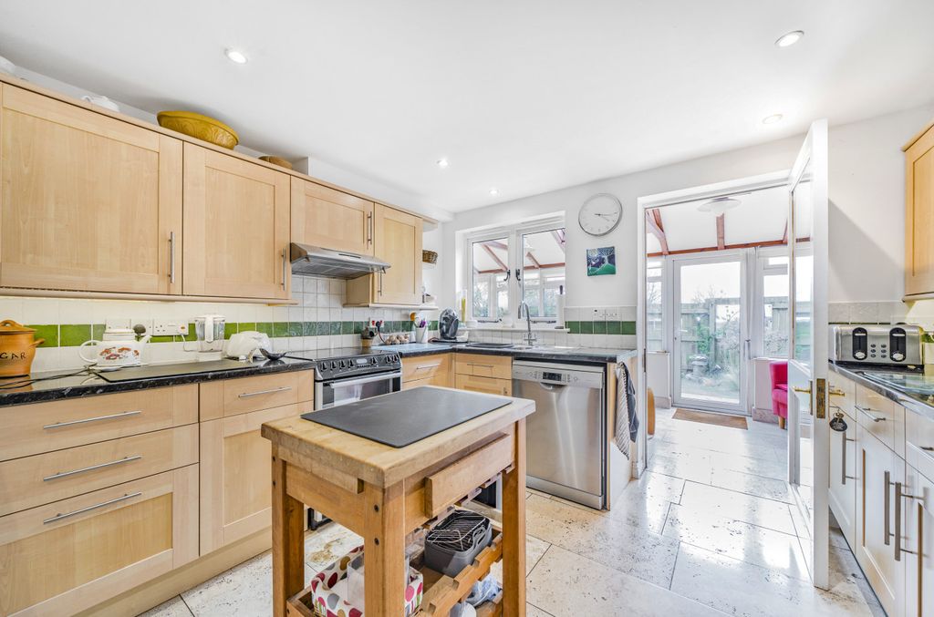 Property photo 2 of 23 Kitchen/Breakfast Rm
