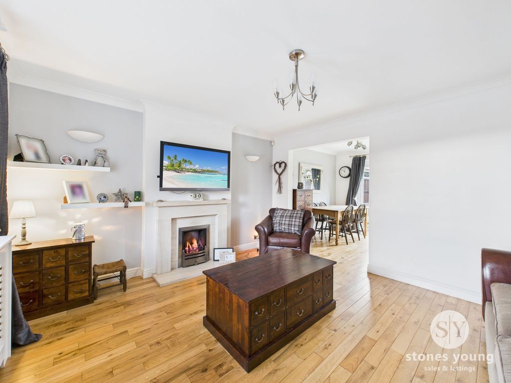 Property photo 2 of 27