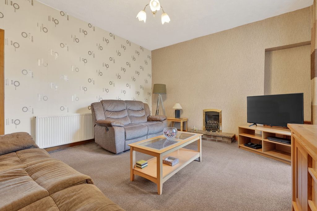 Property photo 2 of 30